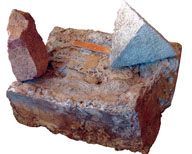 Pyramid in fall / Pyramide en chute